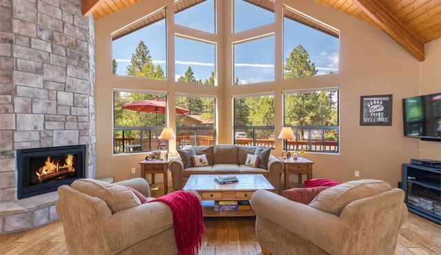 Beautiful Mountain Retreat nestled in the scenic Ponderosa Pines of Munds Park