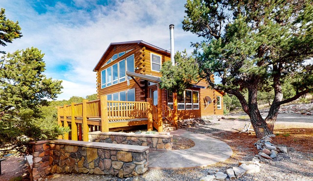 Beautiful Mountain-Top Home on 40-Plus Acres in South Fork w/Free WiFi/Decks