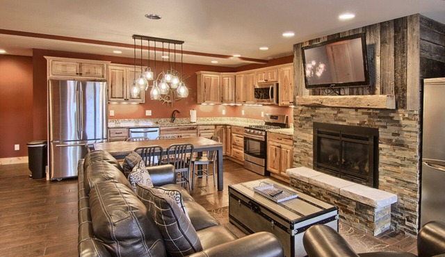 Beautiful Mountain Villa Condo | Gas Fireplace | Walk to Slopes | 3 Bedroom