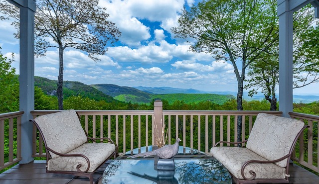 Beautiful Mountain home in Lake Toxaway Estates
