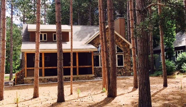 Beautiful Mountain Retreat in Crystal Mountain Resort -Walk To Ski & Golf!