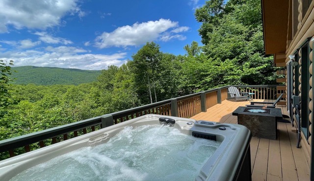 Beautiful mountain view! SAUNA, HOT TUB, Pool Table, and Fast WIFI! Pet friendly
