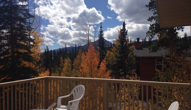 Beautiful Mountain views, 5 ski areas, Nat'l forest hiking, biking, lakes.