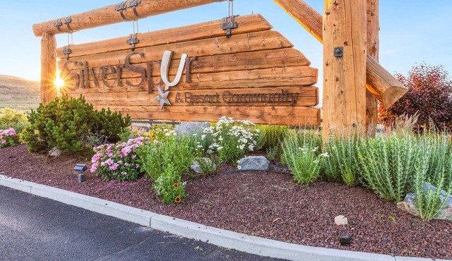 Beautiful Mountain Views, Abundant Wildlife & Dark, Starry Skies