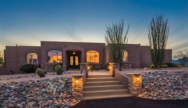 Beautiful mountain view oasis with gourmet kitchen & community pool