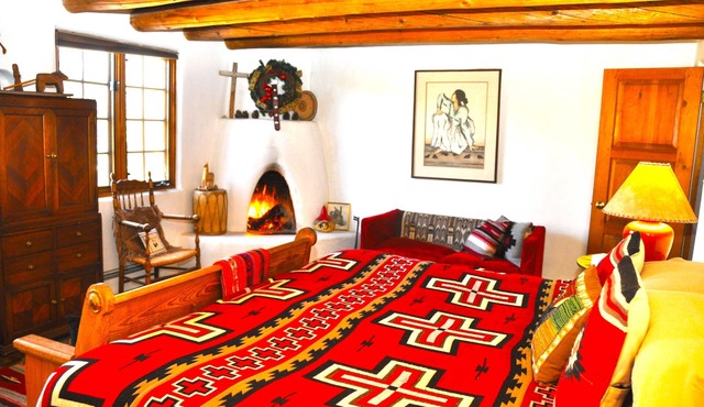 Beautiful Mountain Views, Beamed Ceilings, 2 Fireplaces