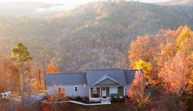 Beautiful Mountaintop Views! 16 Private Acre Home