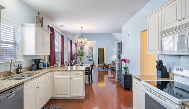 Beautiful Mud Island Home - Minutes From Downtown!