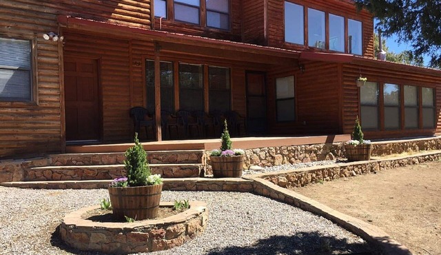 Beautiful Multi. Family 4bdrm. "El Vado Lake" Cabin with Jaccuzi