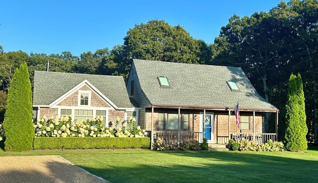 Beautiful MV Retreat - Central AC - Large Deck, Blue Stone Patio and Fire Pit