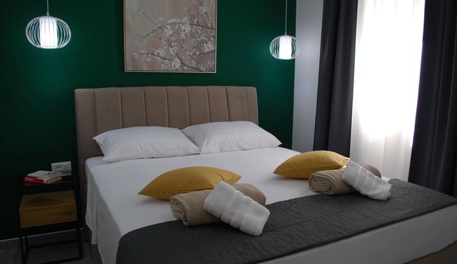 Beautiful new apartment only 2 minutes walk from the sea.