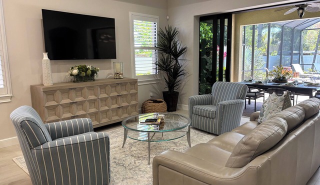 Beautiful Naples Home: Private Pool and only 4-Minute Drive to Vanderbilt Beach