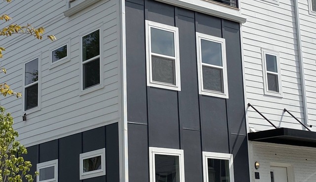 Beautiful Nashville Condo featuring Dolly Parton lounge!