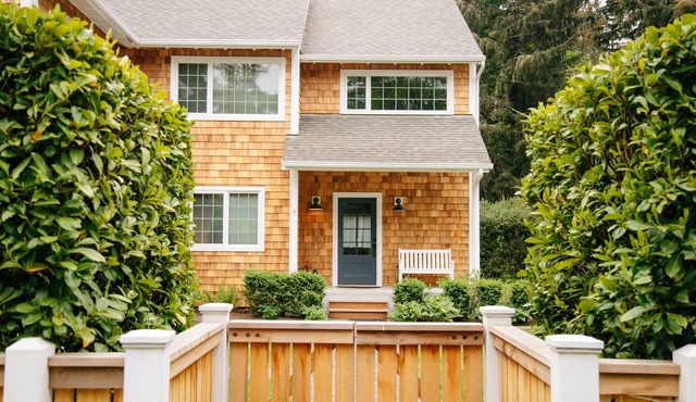 Beautiful Neacoxie Creek Front, Hot Tub, Short Walk to Beach, Kayak from Yard