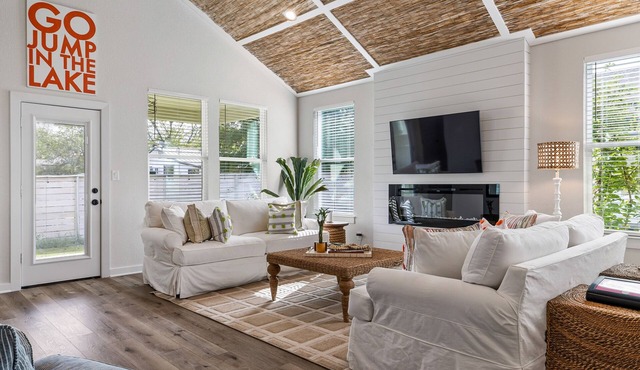 Beautiful neighboring homes with full kitchens, washer/dryers, & a firepit