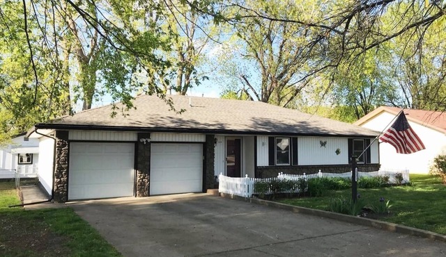 Beautiful Neighborhood Home With Outdoor Gameroom
