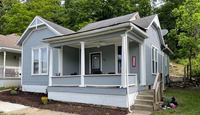 Beautiful Nelsonville Cottage near Hocking Hills area, close to Historic Square