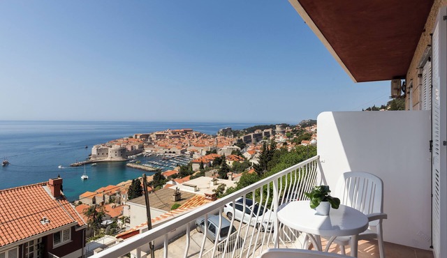 Beautiful Nest Rooms - 1Bedroom Suite,Balcony, Sea view