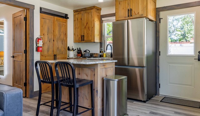 Beautiful NEW 1-bed, 1-bath right in downtown Cody! Sleeps up to 4.