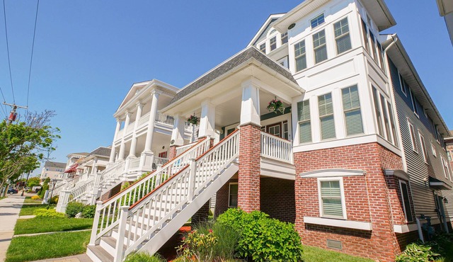 Beautiful NEW 1st Flr-Btwn Brds/Beach & Dwntwn, 5+Bdrms-Park & Walk! Heart of OC