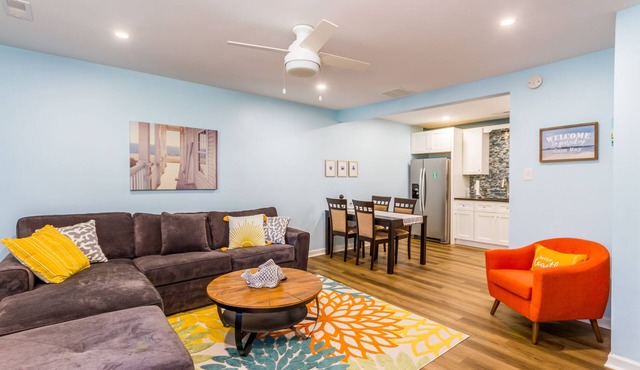 Beautiful new 2 bedroom in Cape May, blocks from the beach!