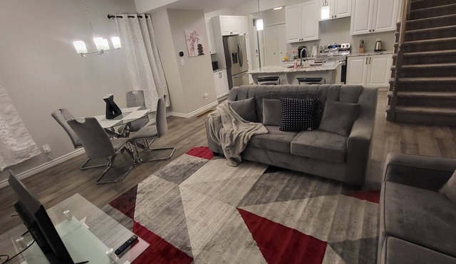 Beautiful New 3-bedroom house in Belleville with WiFi and AC