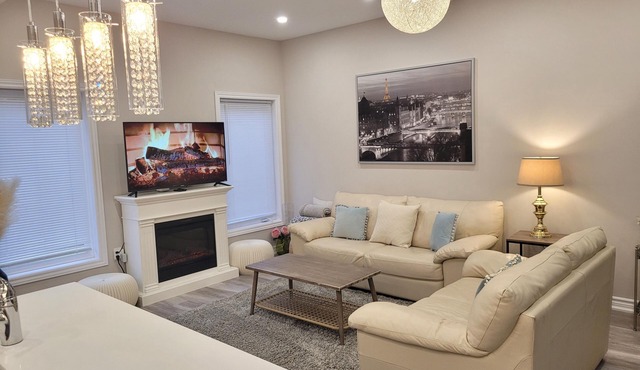 Beautiful & New 3 Bedroom Home – King bed - 2 Parking - 5 Mins of Hwy 401