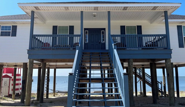 Beautiful New Beach Front Home just minutes from Biloxi casinos!