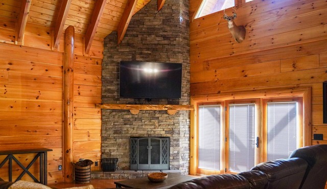 Beautiful new cabin in MT Airy with amazing views of the blue ridge mountain