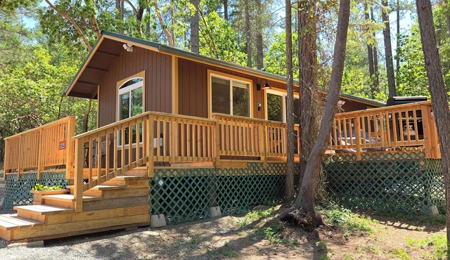 Beautiful new cabin in the heart of Southern Oregon Wine country.nLand of FUN!