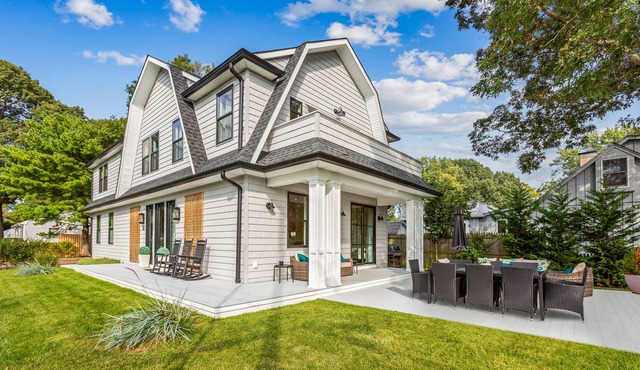 Beautiful "new construction" Beach House just one mile to popular beaches.