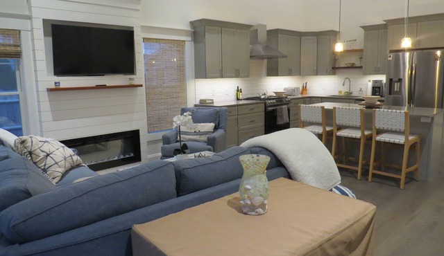 Beautiful New Condo with Private Heated Plunge Pool