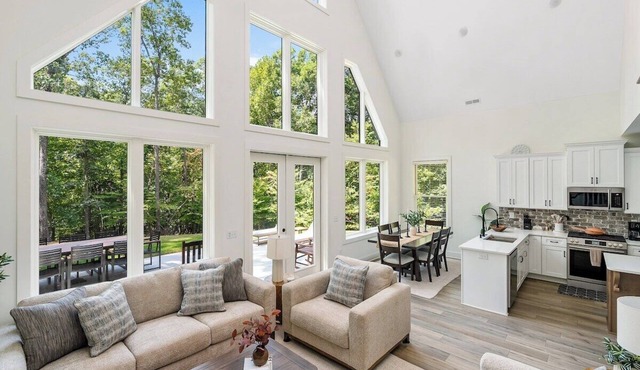 Beautiful new construction close to Clemson!