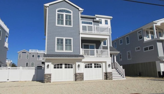 Beautiful new construction 4 bedroom 3.5 bath home in Holgate