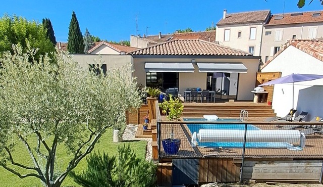 Beautiful new contemporary air-conditioned villa of 105 m2 in Provence with swimming pool.