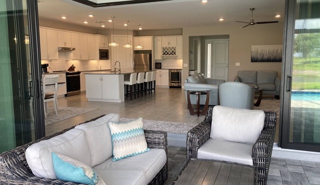Beautiful new country club home, private pool, spa, transferable golf membership