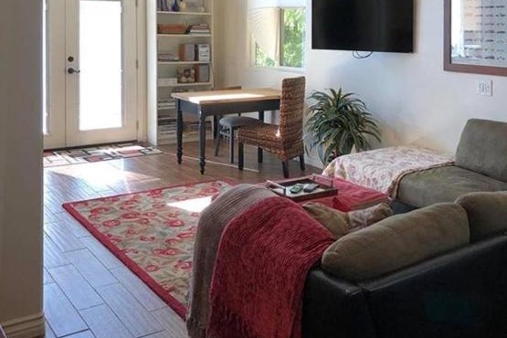 Beautiful new detached casita nestled in scenic southern CA foothills!
