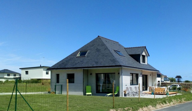 Beautiful new house with sea view