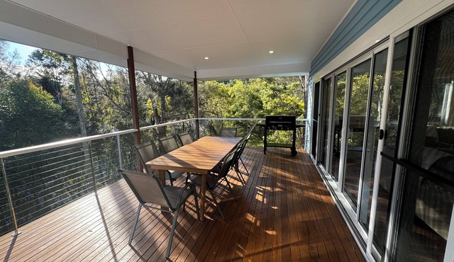 Beautiful new home, 280m to the lake, 650m to the Beach, 300m to the pub.