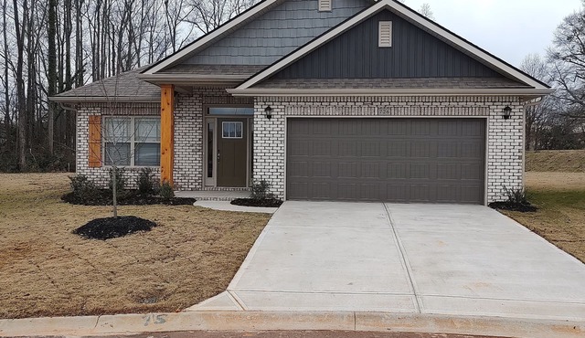 Beautiful New House in the center of Boiling Springs