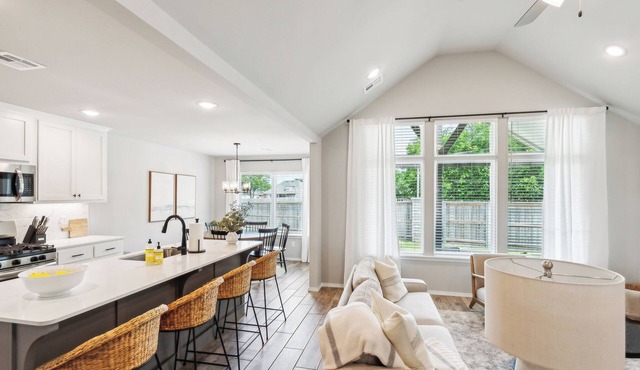 Beautiful new home in Stone Creek!