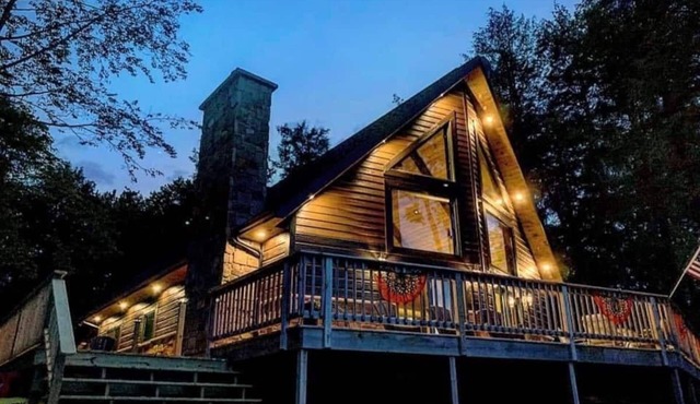 Beautiful new home on chain of lakes 20 minutes from Pictured Rocks