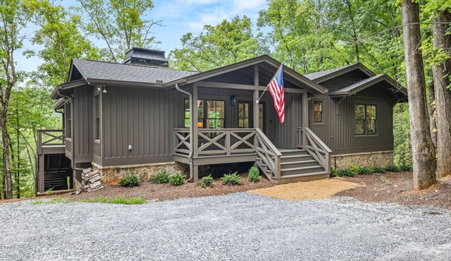 Beautiful New Home Overlooking breathtaking Lake Burton