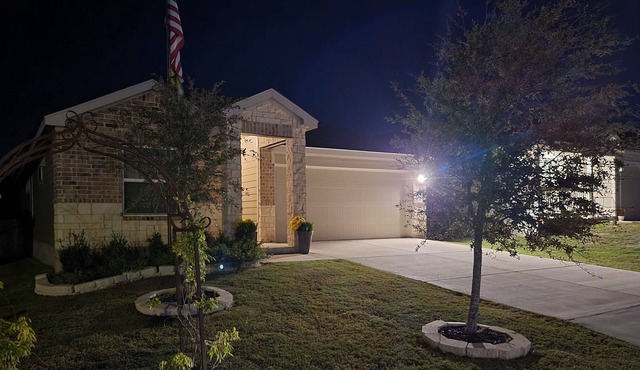 Beautiful New Home - 15 min from anywhere you need to be!