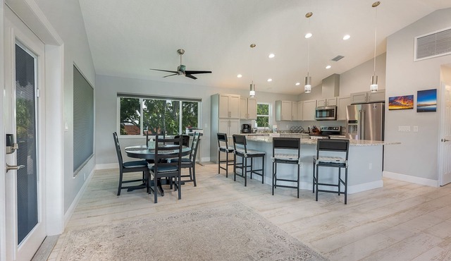 Beautiful New Home on Weeki Wachee River with boat dock