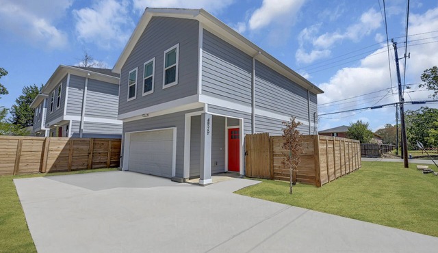 Beautiful new home very close to a lot of restaurants and shops. Ni