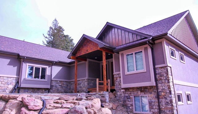 Beautiful New Home with Views of Castle Mountain - 3510