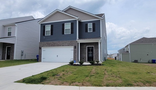 Beautiful new home with lake view near hiking trails