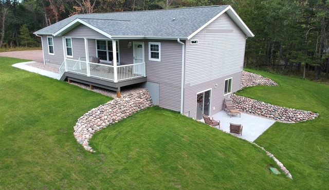 Beautiful new house 5 min from Sand Valley Golf and 45 min from Wisconsin Dells