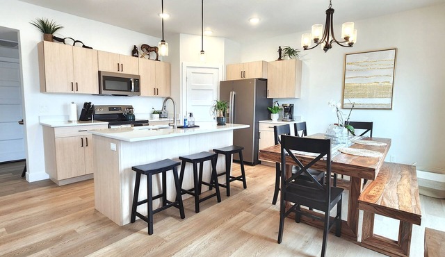 Beautiful New Kanab home with private hot tub!
